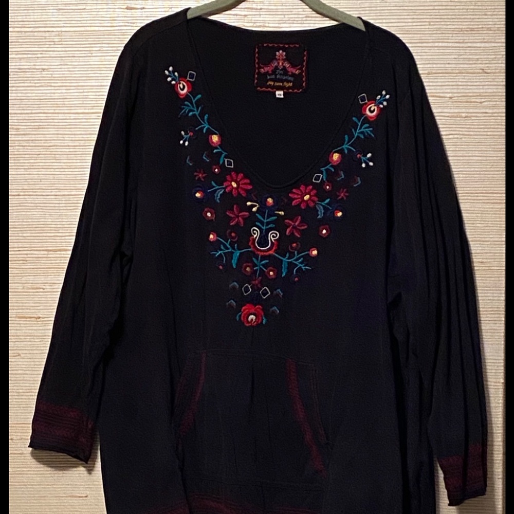 Johnny Was Los Angeles drop edge V-neck tunic
